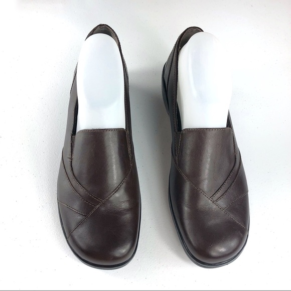 Clarks Leather Brown Slip on Size 9M New - Picture 2 of 8